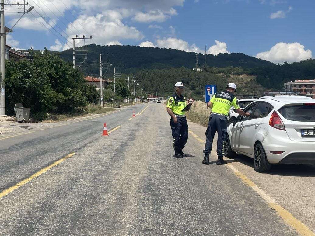 Muğla'da Yangınla Mücadele Sürüyor: Jandarma Ekipleri TOMA'larla Destek Veriyor 4